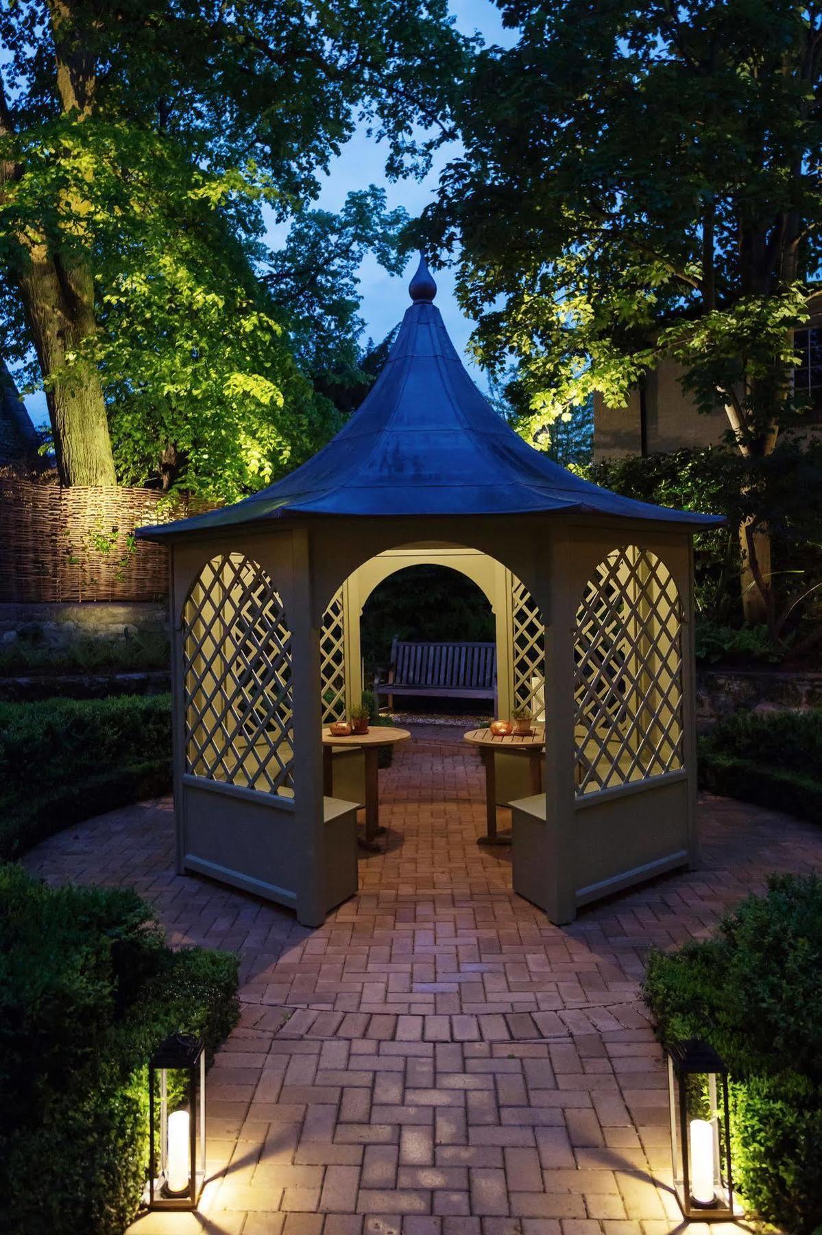 فندق أولد بارسونيج أكسفورد المظهر الخارجي الصورة The gazebo at night